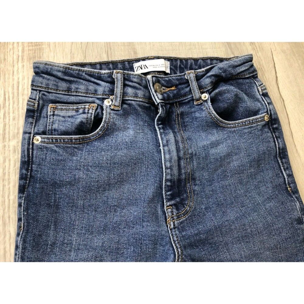 Zara High Rise Straight Leg Cropped Jeans Raw Hem Blue Size 6 - Picture 4 of 4